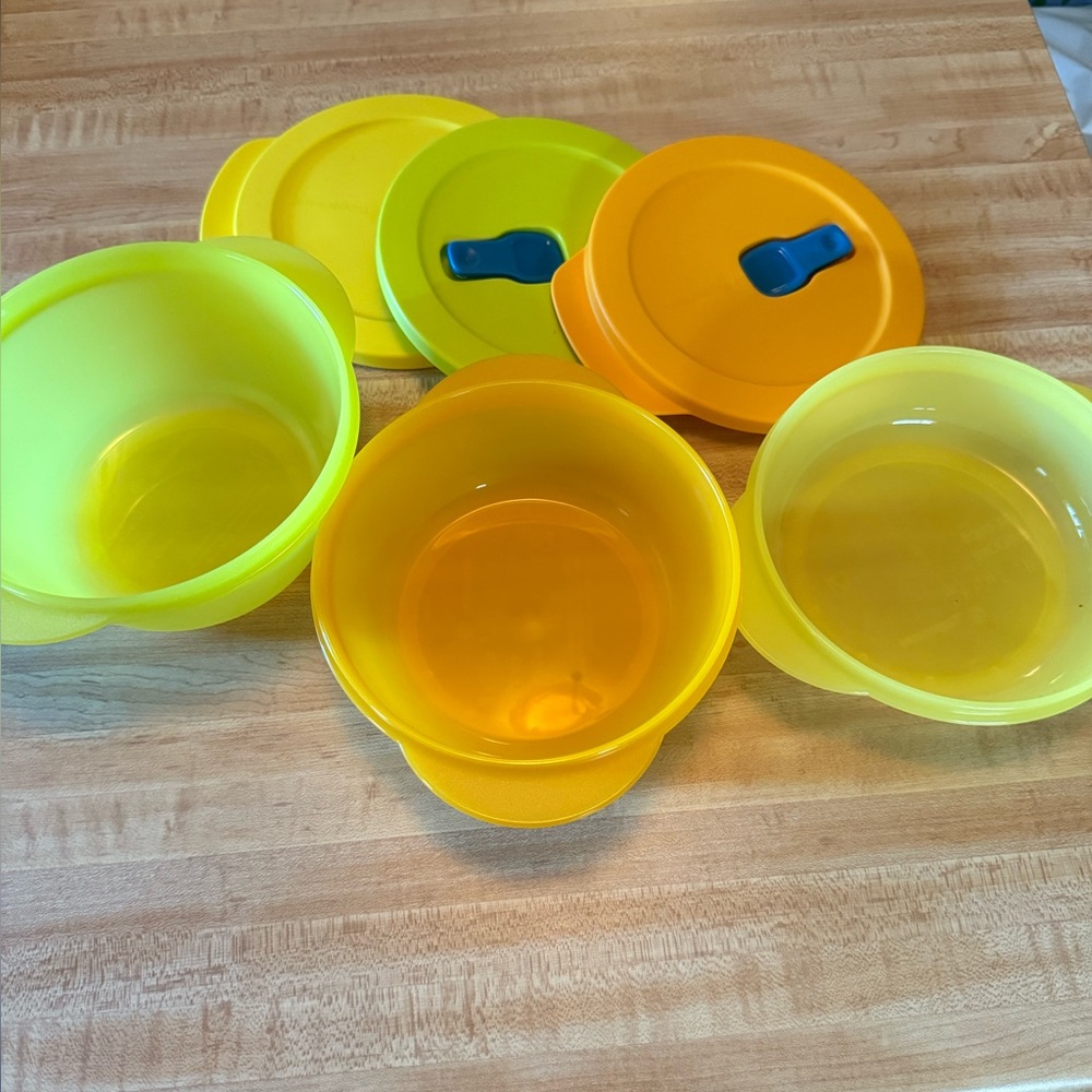 Tupperware Crystal Wave Bowl Set/3